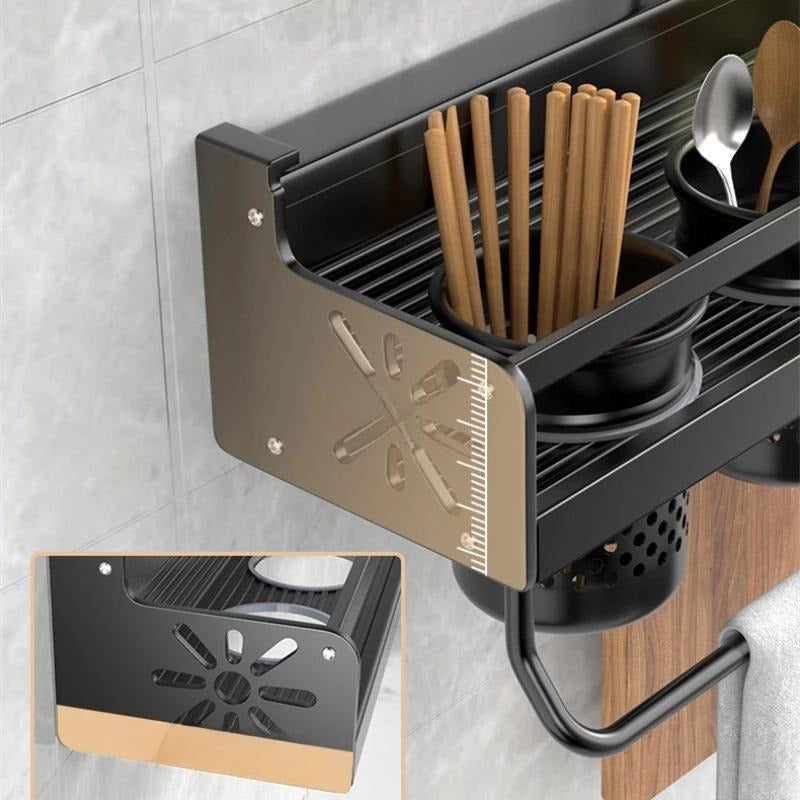 Prateleira de Metal para Cozinha – Organizador Moderno e Sofisticado com Porta-Temperos, Suporte para Facas e Ganchos para Utensílios