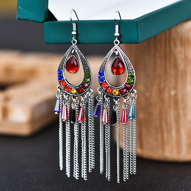 Brilho e Sofisticação em Cada Detalhe! ✨Brincos Elegantes Boho-Chic – Multi camadas de cristal e strass, com design em formato de gota e franjas em corrente. Uma joia delicada em liga metálica para mulheres que amam