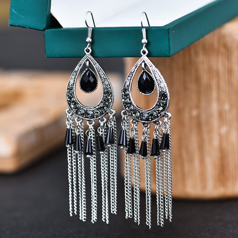 Brilho e Sofisticação em Cada Detalhe! ✨Brincos Elegantes Boho-Chic – Multi camadas de cristal e strass, com design em formato de gota e franjas em corrente. Uma joia delicada em liga metálica para mulheres que amam