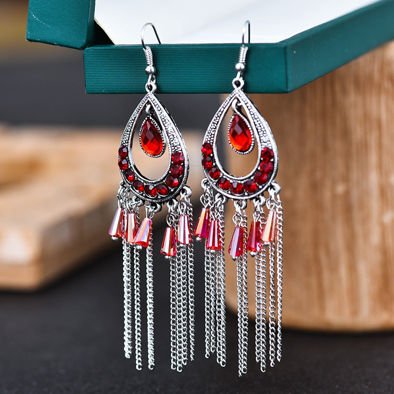 Brilho e Sofisticação em Cada Detalhe! ✨Brincos Elegantes Boho-Chic – Multi camadas de cristal e strass, com design em formato de gota e franjas em corrente. Uma joia delicada em liga metálica para mulheres que amam