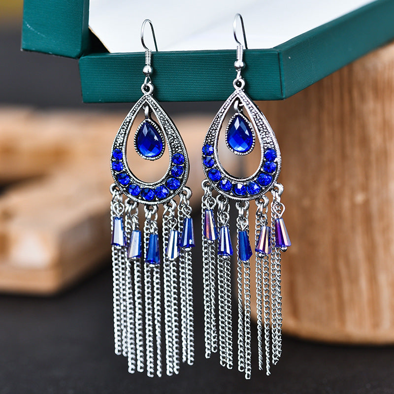 Brilho e Sofisticação em Cada Detalhe! ✨Brincos Elegantes Boho-Chic – Multi camadas de cristal e strass, com design em formato de gota e franjas em corrente. Uma joia delicada em liga metálica para mulheres que amam